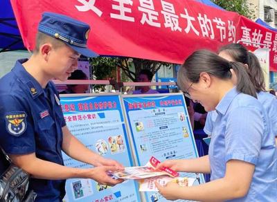 永州消防積極開展“安全宣傳咨詢?nèi)铡毙麄骰顒?，?qiáng)化法律咨詢與公眾安全意識